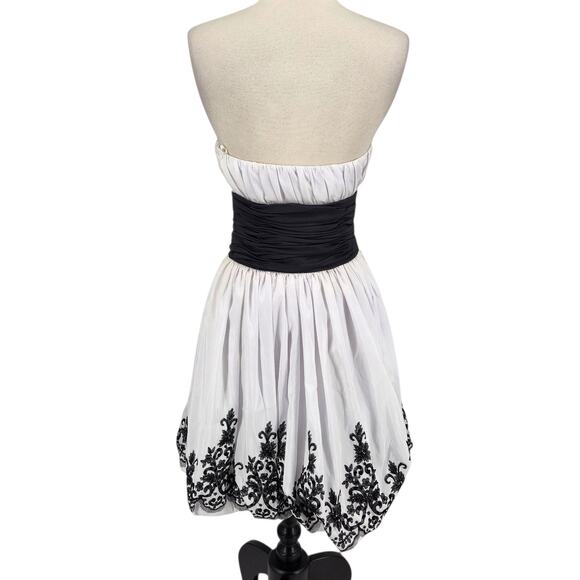 May Queen Y2K Strapless Mini Dress Ruched Waist Bubble Hem Embroidered - Picture 4 of 7